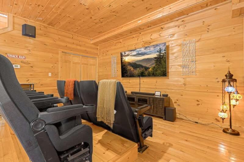 Villa Movie Theater Hot Tub View Mountain Escape Gatlinburg Exterior foto